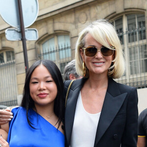 Laeticia Hallyday et ses filles Jade et Joy - Mariage de Claude Lelouch à la mairie du 18ème à Paris. Le 17 juin 2023. ©Agence / Bestimage