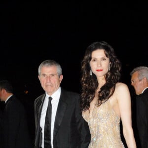 Claude Lelouch avait notamment invité son ex-femme Alessandra Martines.
Claude Lelouch et Alessandra Martines - Soirée Chopard pour les 60 ans du Festival de Cannes.