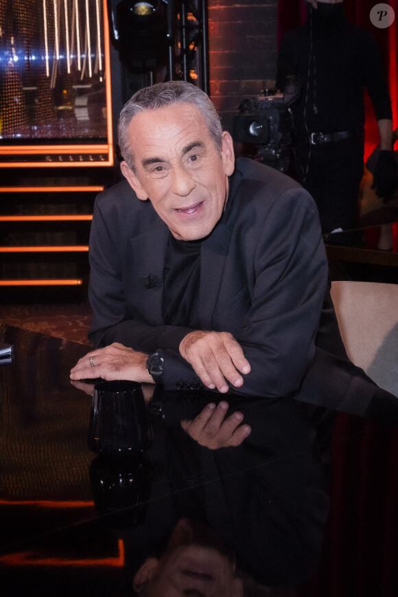 Dans son émission, l'homme en noir fait parler des personnalités disparues, comme Dalida ou Coluche.
Exclusif - Thierry Ardisson - Enregistrement de l'émission "On Est En Direct (OEED)", présentée par L.Ruquier et L.Salamé, et diffusée en direct le 30 avril sur France 2 © Jack Tribeca / Bestimage