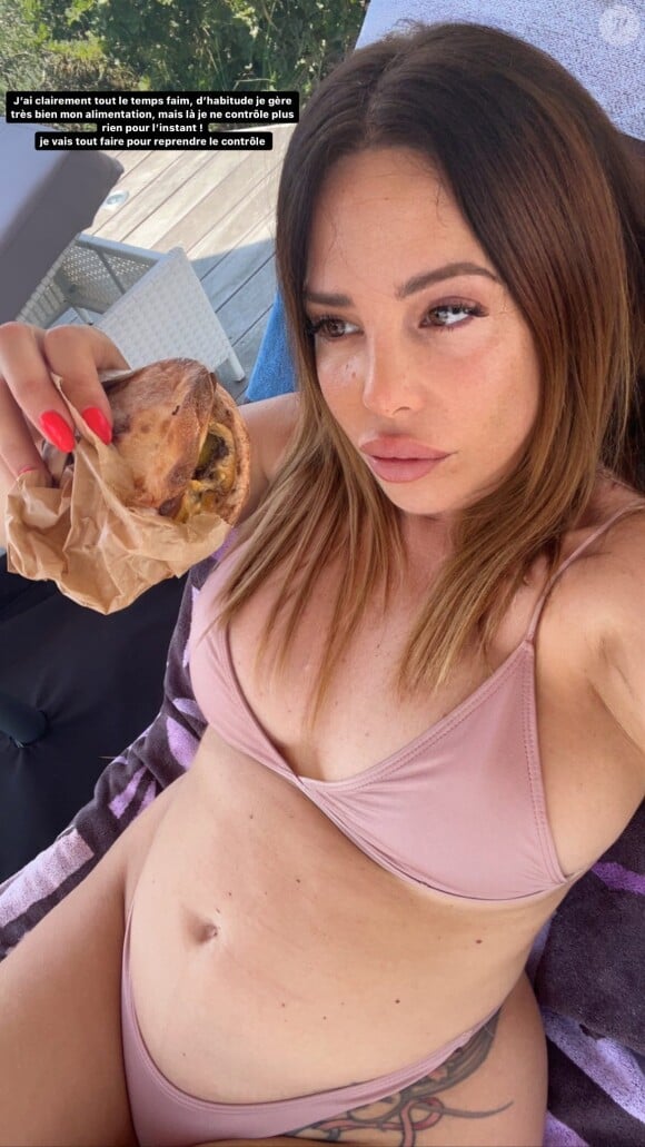 Kim Glow a partagé des photos de son baby bump sur Instagram.
L'influenceuse a annoncé sa première grossesse, dimanche 18 juin 2023.
© Instagram / kim.glow.off