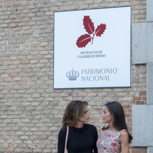 La reine Letizia d'Espagne et la reine Rania de Jordanie à leur arrivée à la visite des écoles-ateliers Patrimonio Nacional et des ateliers d'emploi au Palais Royal à Madrid, Espagne, le 19 juin 2023. © EuropaPress/Bestimage 