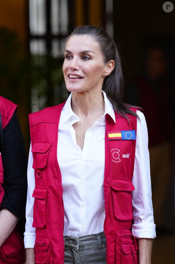 La reine Letizia d'Espagne assiste à une réunion au centre de formation de la coopération espagnole lors de son voyage en Colombie, le 13 juin 2023. 