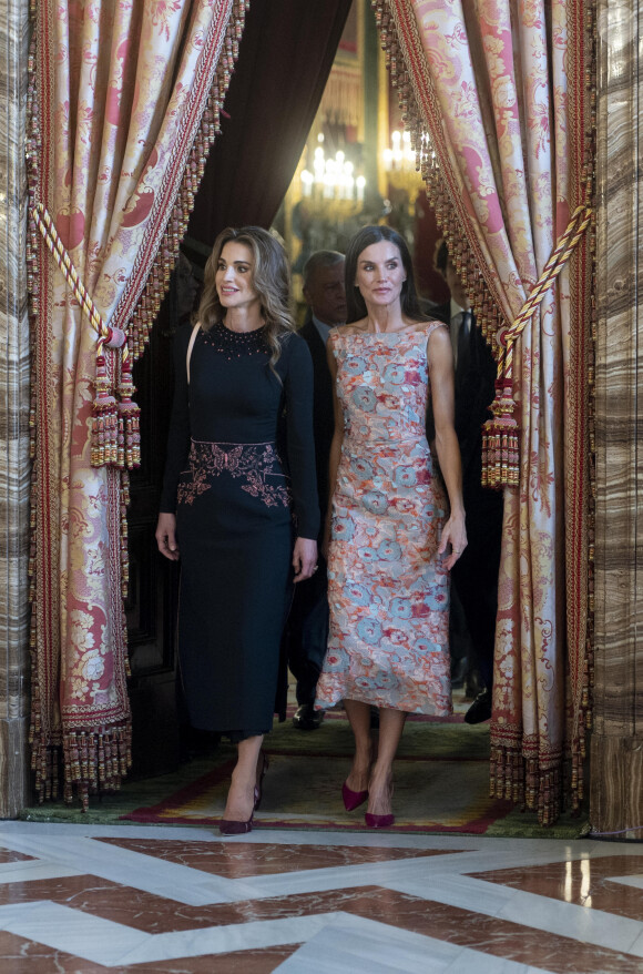 La reine Letizia d'Espagne et la reine Rania de Jordanie - Le couple royal de Jordanie reçu par le couple royal d'Espagne au palais royal de Madrid. Le 19 juin 2023 