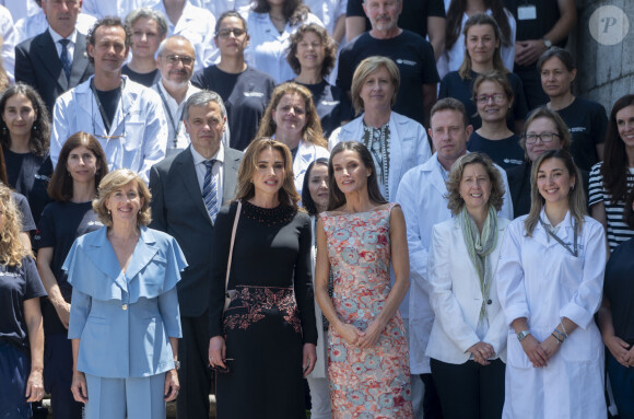 La reine Letizia d'Espagne et la reine Rania de Jordanie à leur arrivée à la visite des écoles-ateliers Patrimonio Nacional et des ateliers d'emploi au Palais Royal à Madrid, Espagne, le 19 juin 2023. © EuropaPress/Bestimage 