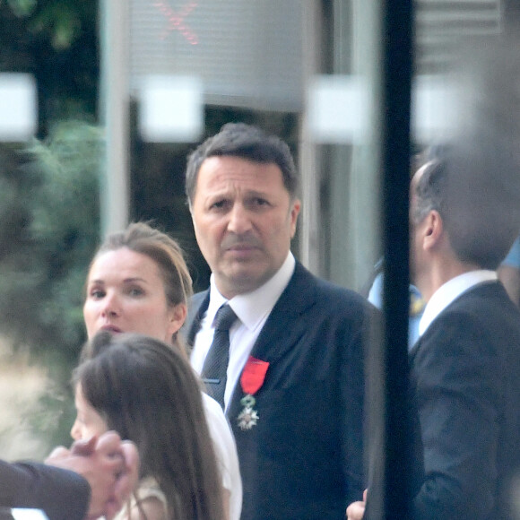 
Il y a quelques jours, Artur était à l'honneur, recevanbt sa décoration de la légion d'honneur.
Exclusif - Arthur - Personnalités à la remise de décoration (Légion d'Honneur) à Arthur (Jacques Essebag) à la présidence du Sénat à Paris 