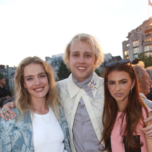 Natalia Vodianova avec son fils Lucas Alexander Portman et son amie - Défilé de mode Louis Vuitton Homme, Collection Printemps-Été 2024 dans le cadre de la Fashion Week de Paris, France, le 20 Juin 2023. © Olivier Borde / Bertrand Rindoff / Bestimage