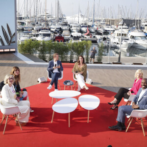 Exclusif - Sylvie Adigard, Anna Reinhardt, Damien Thévenot, Julia Vignali, Charlotte Lipinska, Anicet Mbida sur le plateau de l"émission Télématin lors du 76ème Festival International du Film de Cannes, France, le 24 mai 2023. © Jack Tribeca/Bestimage