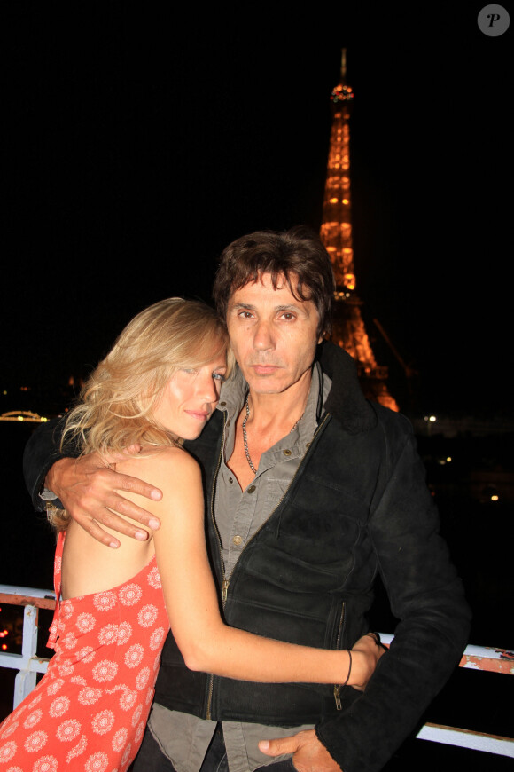Exclusif - Jean-Luc Lahaye et sa compagne Paola - Dîner au restaurant "Alfredo Positano" à Paris. Le 7 juillet 2020 © Baldini / Bestimage 