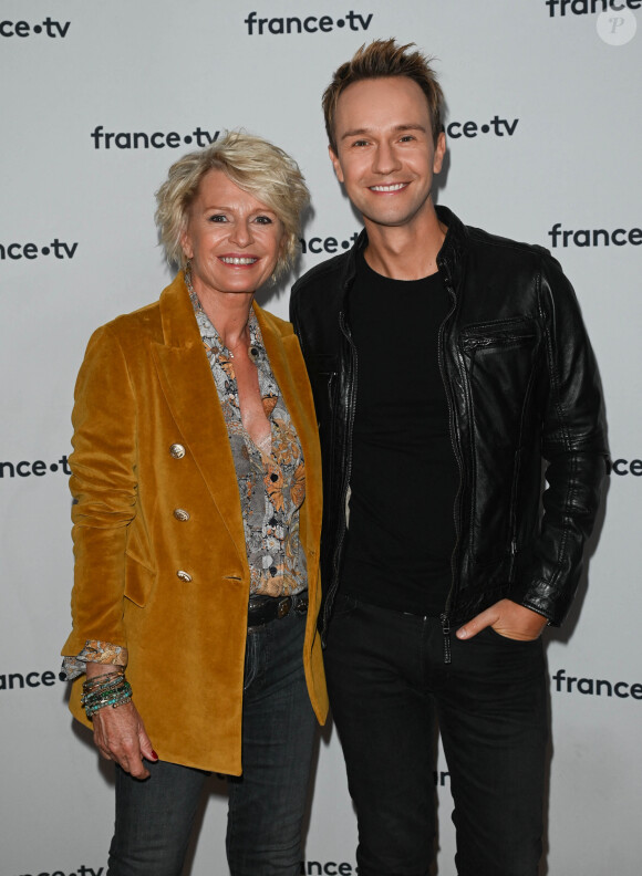 Que ses admirateurs se rassurent, la principale intéressée va incarner un tout nouveau programme sur Europe 1.
Sophie Davant et Cyril Féraud - Conférence de presse du Telethon 2022 à Paris le 21 octobre 2022. © Coadic Guirec / Bestimage