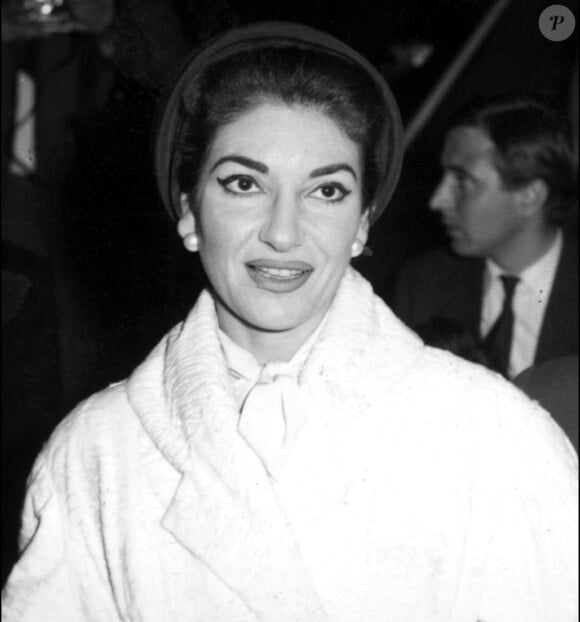 Entre tapage nocturne et vocalises, la cantatrice grecque Maria Callas était très bruyante.
Maria Callas : Les circonstances du déclin de sa voix et de sa mort, survenue en septembre 1977, ont reçu en décembre 2010 un nouvel éclairage avec le dévoilement des recherches de deux médecins italiens.