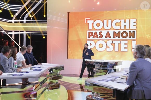 Exclusif - Benjamin Castaldi, Valérie Bénaïm, Matthieu Delormeau, Michel Drucker, Cyril Hanouna - Sur le plateau de l'émission TPMP (Touche Pas à Mon Poste) présentée en direct par C.Hanouna et diffusée sur C8 - Paris le 14/09/2022 - © Jack Tribeca / Bestimage 