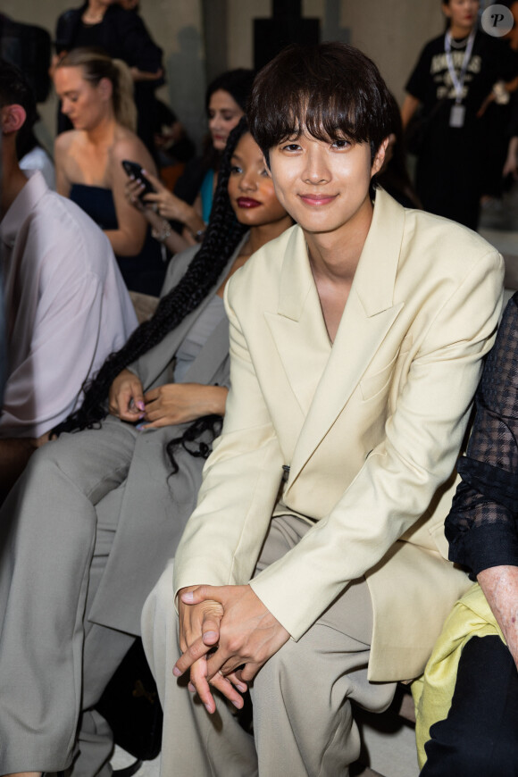 Wooshik Choi - People au défilé de mode Hommes printemps-été 2024 "AMI" lors de la fashion week de Paris. Le 22 juin 2023 © Olivier Borde / Bestimage