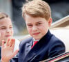Le prince George a récemment visité le collège d'Eton.
Le prince George de Galles - La famille royale d'Angleterre lors du défilé "Trooping the Colour" à Londres.
