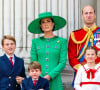 Il faut dire que c'est juste à côté de chez eux à Windsor.
Le prince George, le prince Louis, la princesse Charlotte, Kate Catherine Middleton, princesse de Galles, le prince William de Galles - La famille royale d'Angleterre sur le balcon du palais de Buckingham lors du défilé "Trooping the Colour" à Londres. Le 17 juin 2023