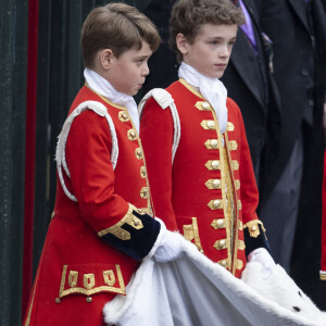 Ceux-ci y avaient été inscrits par leur mère Diana contre l'avis de la famille royale.
Le prince George de Galles, la princesse Charlotte de Galless - La famille royale britannique salue la foule sur le balcon du palais de Buckingham lors de la cérémonie de couronnement du roi d'Angleterre à Londres le 5 mai 2023. 