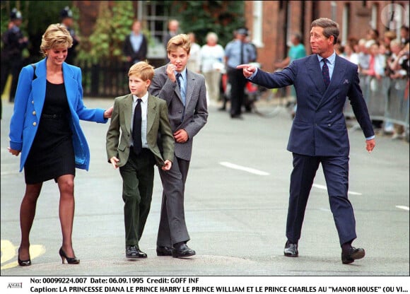 Et qu'il suivra les pas de son père, le prince William et de son oncle, le prince Harry.
Le prince William et le prince Harry à Eton College avec le prince Charles et Lady Diana.