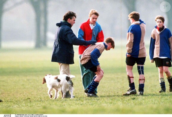 Le prince William joue au rugby à Eton.