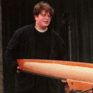 Le prince William fait du canoë à Eton.