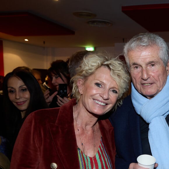 Exclusif - Sophie Davant, Claude Lelouch et William Leymergie - Cocktail - Spectacle symphonique Claude Lelouch "D'un film à l'autre" au Palais des Congrès de Paris le 14 novembre 2022. Pour Fêter ses 85 ans et 60 de carrière, Claude Lelouch a créé un ciné-concert, "Claude Lelouch - D'un film à l'autre", dans lequel la musique de ses films est jouée par l'orchestre philharmonique de Prague, au Palais des Congrès à Paris. Sur le gâteau, son chiffre fétiche : 13 car 85 ans (8+5 = 13). Claude Lelouch associe le 13 à toute sa vie professionnelle : sa société "Les films 13" et son cinéma, le "Club 13. © Moreau / Rindoff / Bestimage