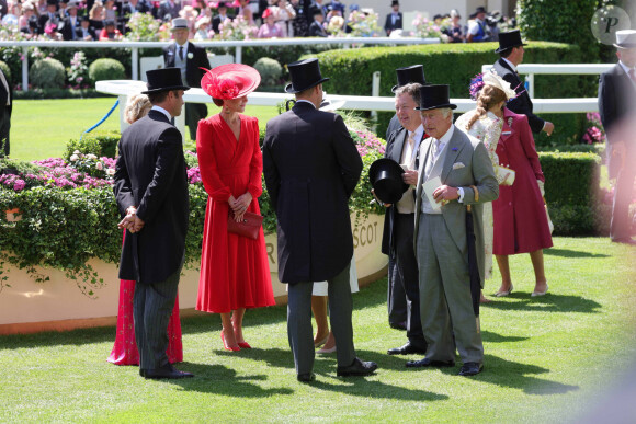 Kate et William ont retrouvé d'autres membres de la famille royale dont le roi Charles III et la reine Camilla
Le roi Charles III d'Angleterre et Camilla Parker Bowles, reine consort d'Angleterre, le prince William, prince de Galles, et Catherine (Kate) Middleton, princesse de Galles - La famille royale britannique au meeting hippique Royal Ascot à Ascot, le 23 juin 2023.