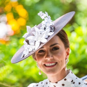 Catherine (Kate) Middleton, duchesse de Cambridge, lors du quatrième jour de la Royal Ascot 2022 à l'hippodrome d'Ascot dans le Berkshire, Royaume Uni, le 17 juin 2022. 