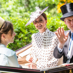 Kate et William sont des habitués de la compétition
Le prince William, duc de Cambridge, et Catherine (Kate) Middleton, duchesse de Cambridge, lors du quatrième jour de la Royal Ascot 2022 à l'hippodrome d'Ascot dans le Berkshire, Royaume Uni, le 17 juin 2022. 