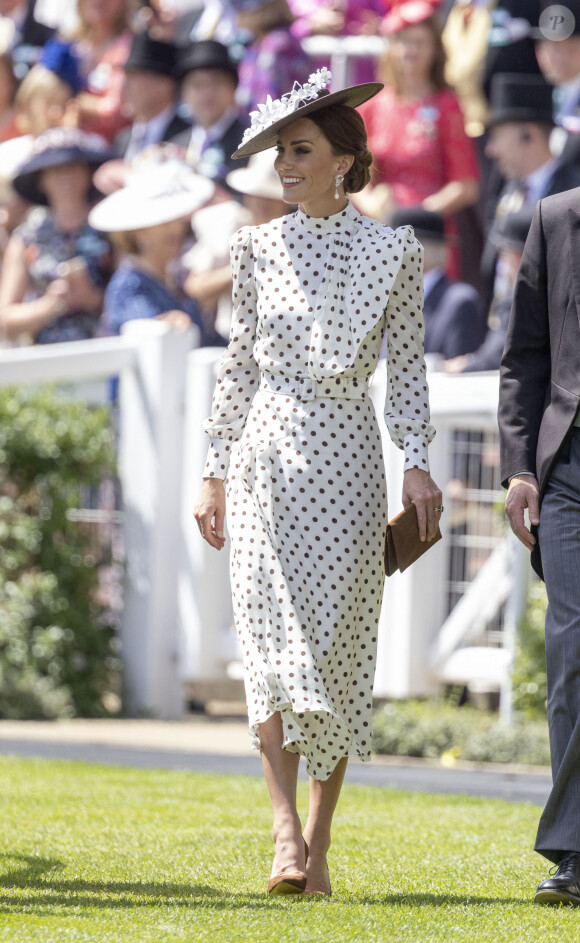 Catherine (Kate) Middleton, duchesse de Cambridge, lors du quatrième jour de la Royal Ascot 2022 à l'hippodrome d'Ascot dans le Berkshire, Royaume Uni, le 17 juin 2022. 