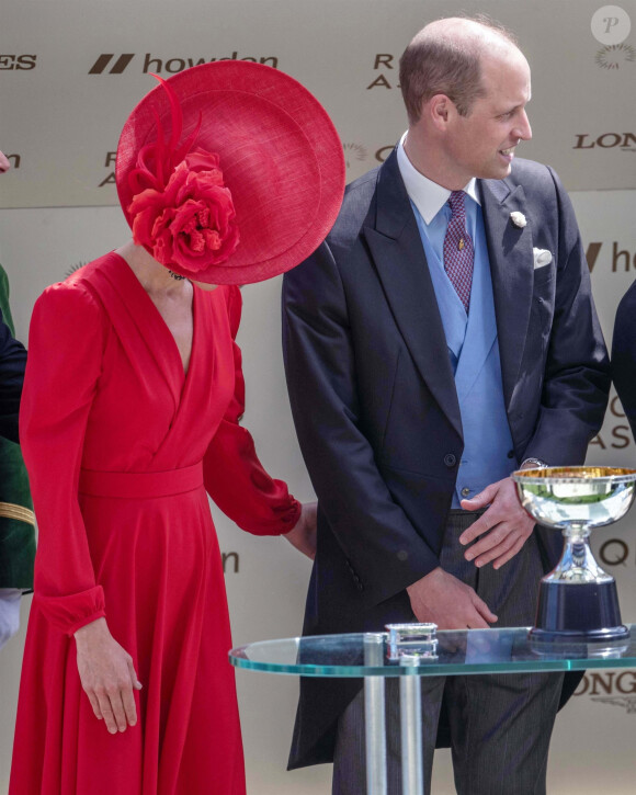 Kate Middleton et son époux le prince William ont participé à la quatrième journée du Royal Ascot
Kate Middleton et le prince William lors de la quatrième journée du Royal Ascot dans le Berkshire.