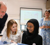  Le prince William a reçu le soutien d'un visage familier lors de sa tournée au Royaume-Uni pour promouvoir son nouveau projet visant à mettre fin à l'itinérance, en la personne de Geri Halliwell-Horner.
Le prince William, prince de Galles et Geri Horner lors d'une visite à l'école primaire Maindee à Newport, Royaume Uni, le 26 juin 2023.