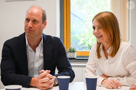 Le prince William, prince de Galles et Geri Horner lors d'une visite à l'école primaire Maindee à Newport, Royaume Uni, le 26 juin 2023.