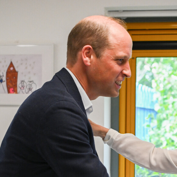 Le prince William, prince de Galles et Geri Horner lors d'une visite à l'école primaire Maindee à Newport, Royaume Uni, le 26 juin 2023.