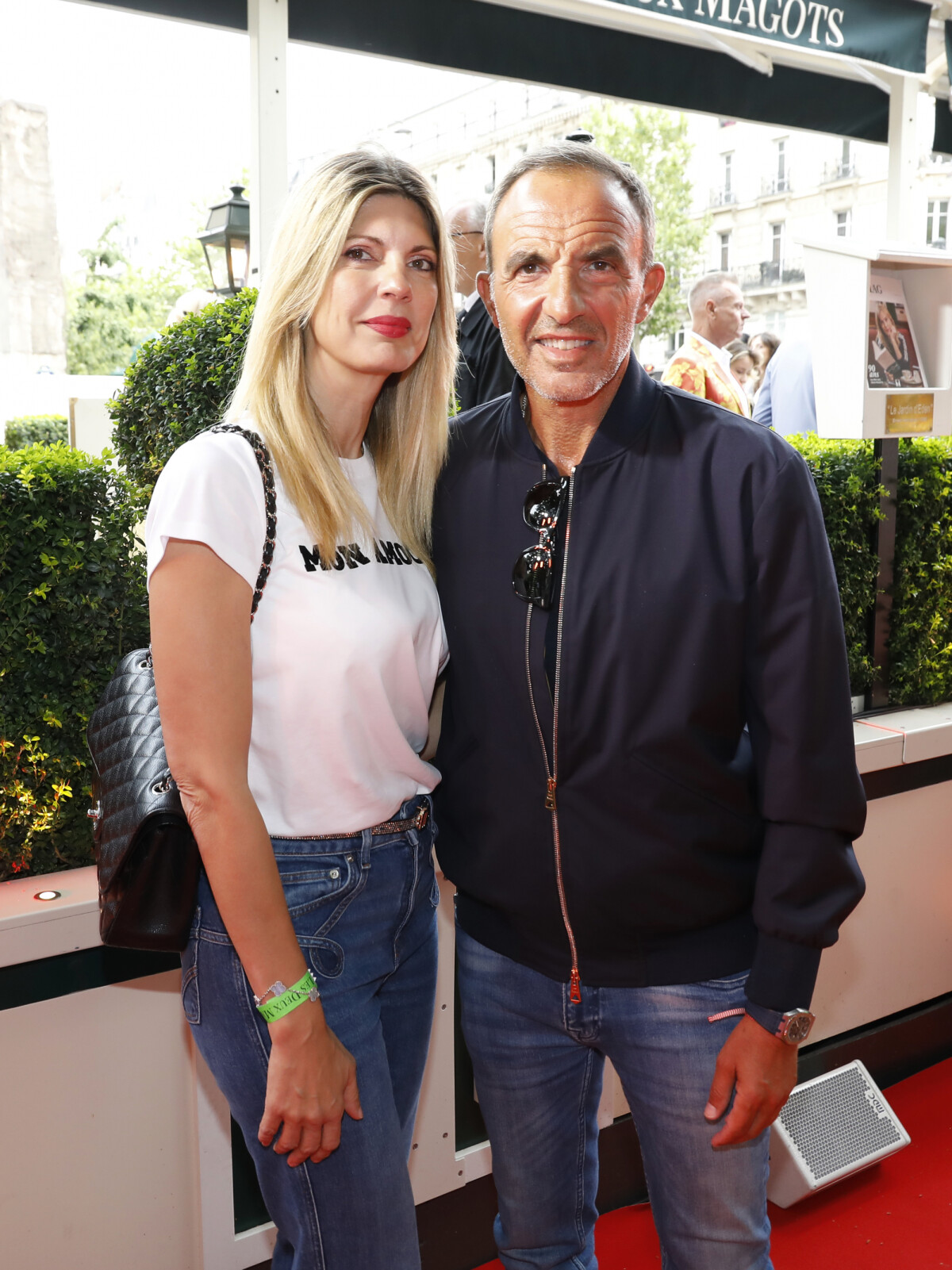 Photo : Nikos Aliagas présentait quelques-unes de ses oeuvres ...