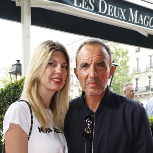 Nikos Aliagas et sa femme Tina Grigoriou - Soirée "L'Art de Vivre Paris" au Deux Magots à Paris le 26 juin 2023. C. Mathivat (Présidente des Deux Magots) a eu le plaisir de célébrer "L'art sous toute ses formes" avec; -La littérature, avec la sélection littéraire de l'été (dédicaces d'auteurs) -La photographie, avec le vernissage des oeuvre "paris" de N. Aliagas -La mode, avec un défilé exceptionnel du couturier J. Blin -La gastronomie, avec nos meilleurs animations culinaires -La musique, avec orchestre et chanteuses © Marc Ausset-Lacroix/Bestimage