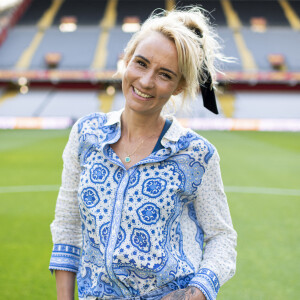 Inspirée par son quotidien, Elodie Gossuin s'apprête à dévoiler une bande-dessinée qui le mettra à l'honneur.
Exclusif - Élodie Gossuin - 3ème édition de la rencontre de football caritative "Match des héros" entre le "RC Lens Légendes" et "L'équipe Unicef" au stade Bollaert-Delelis à Lens le 6 juin 2023. © Pierre Perusseau / Bestimage