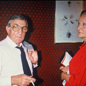 Archives - Lino Ventura et sa femme Odette à la générale de la pièce "Excès contraire".
