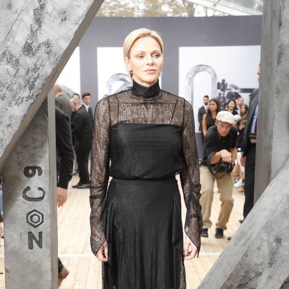 La princesse Charlene de Monaco assiste au défilé Akris collection PAP Printemps/été 2019 lors de la fashion week à Paris le 30 septembre 2018.