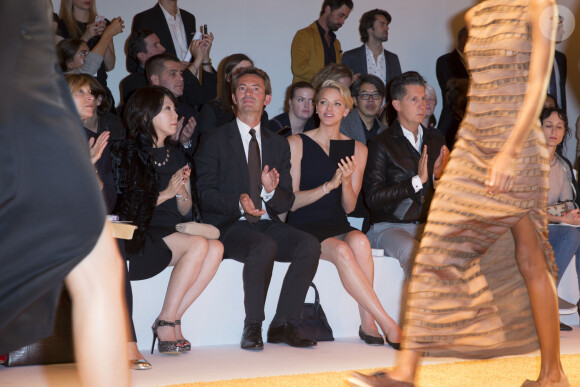 Peter Kriemler, la princesse Charlene de Monaco, Stefano Tonchi au défilé Akris prêt-à-porter printemps/ete 2014 pendant la Fashion Week à Paris, le 29 septembre 2013.