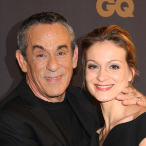 Thierry Ardisson et sa femme Audrey Crespo-Mara - Photocall de la cérémonie des "GQ 2015, Les Hommes de l'Année" au Shangri-La Hotel à Paris, le 25 janvier 2016. © Denis Guignebourg/Bestimage 