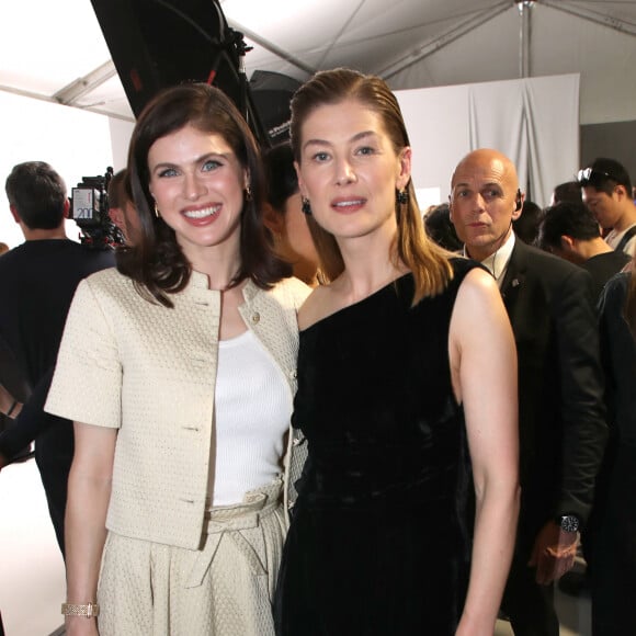 Alexandra Daddario et Rosamund Pike au défilé de mode Christian Dior collection Haute Couture Automne/Hiver 2023/24 lors de la Fashion Week de Paris (PFW), à Paris, France, le 3 juillet 2023. © Borde-Rindoff/Bestimage 