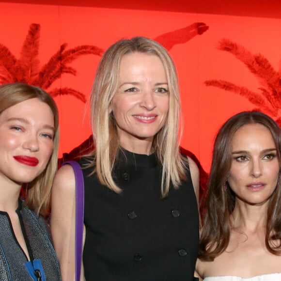 Léa Seydoux, Delphine Arnault (Directrice général de Dior) et Natalie Portman au défilé de mode Christian Dior collection Haute Couture Automne/Hiver 2023/24 lors de la Fashion Week de Paris (PFW), à Paris, France, le 3 juillet 2023. © Borde-Rindoff/Bestimage 