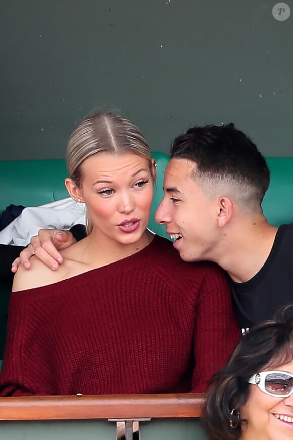 La candidate des Marseillais a été en couple avec Maxime Lopez, ancien joueur de l'OM
Exclusif - Maxime Lopez (joueur de l'Olympique de Marseille) et sa compagne Montaine Mounet (Les Marseillais) dans les tribunes des internationaux de Roland Garros - jour 5 - à Paris, France, le 31 mai 2018. © Cyril Moreau - Dominique Jacovides/Bestimage