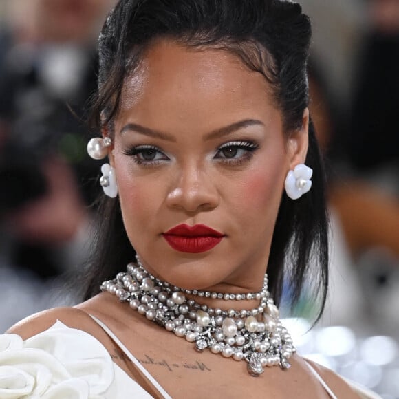 La famille s'agrandit à nouveau !
Rihanna - Les célébrités arrivent à la soirée du "MET Gala 2023" hommage au grand couturier Karl Lagerfeld au Metropolitan Museum of Art de New York.