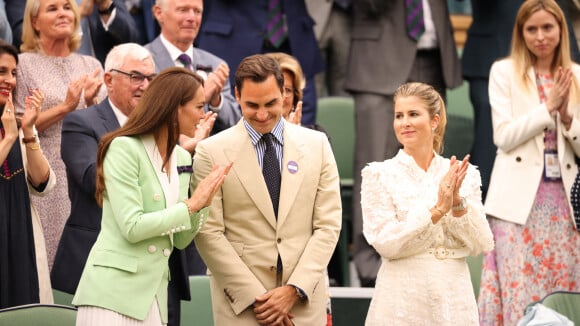 Kate Middleton retrouve Roger Federer à Wimbledon, très complices mais surveillés... par sa femme !