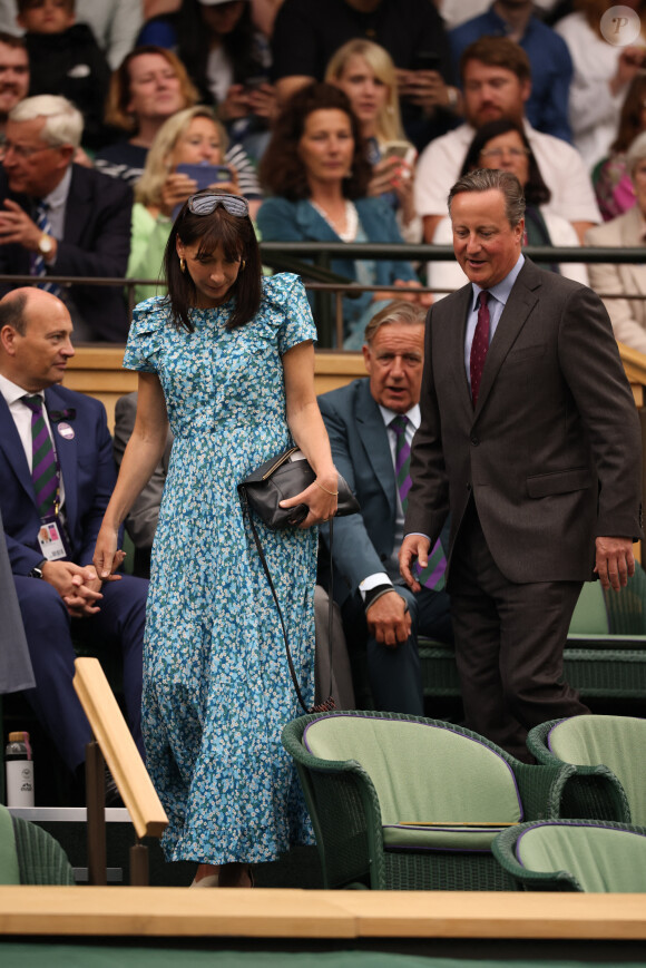 L'ancien Premier ministre britannique David Cameron et sa femme Samantha dans les tribunes lors du tournoi de Wimbledon 2023 au All England Lawn Tennis and Croquet Club de Londres, Royaume Uni, le 4 juillet 2023.