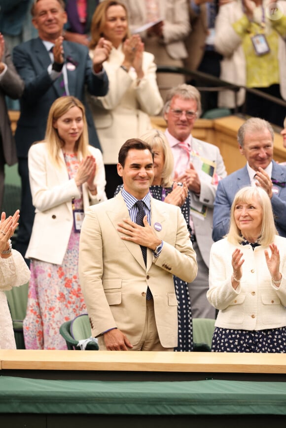 Roger Federer dans les tribunes lors du tournoi de Wimbledon 2023 au All England Lawn Tennis and Croquet Club de Londres, Royaume Uni, le 4 juillet 2023.