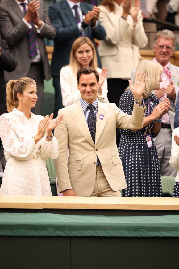 Roger Federer et sa femme Mirka dans les tribunes lors du tournoi de Wimbledon 2023 au All England Lawn Tennis and Croquet Club de Londres, Royaume Uni, le 4 juillet 2023