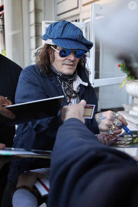 Exclusif - Johnny Depp quitte son hôtel à Boston le 6 octobre 2022.