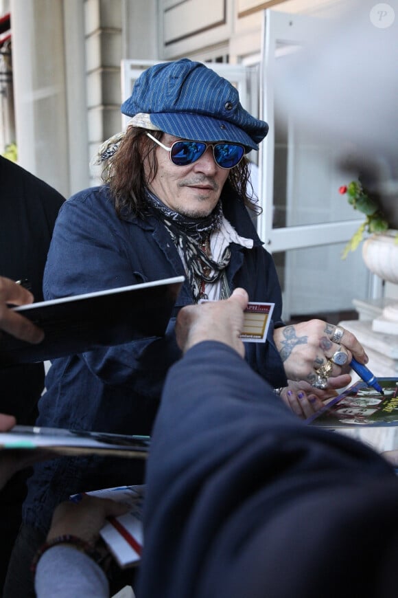 Exclusif - Johnny Depp quitte son hôtel à Boston le 6 octobre 2022. 