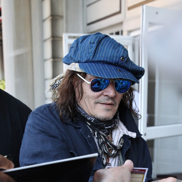 Exclusif - Johnny Depp quitte son hôtel à Boston le 6 octobre 2022. 