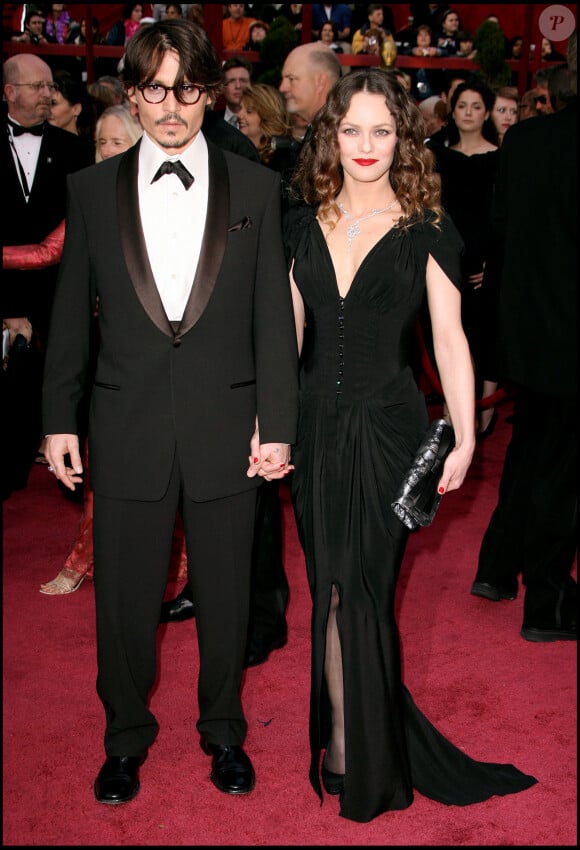 Johnny Depp et Vanessa Paradis sur le tapis rouge de la 80ème cérémonie des Oscars.